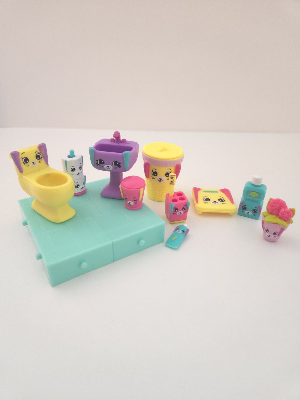 Shopkins Happy Places Bathing Bunny Decorator Pack Mini Figure Petkins